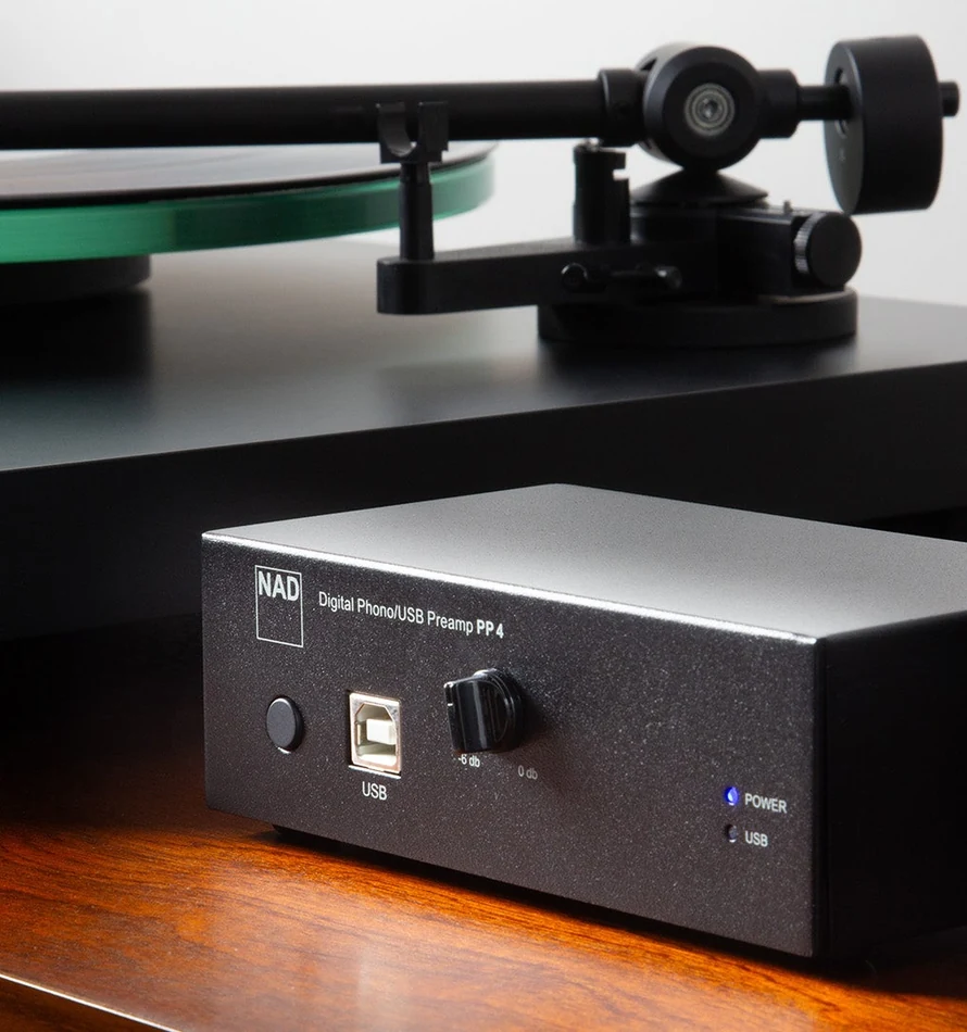 NAD PP 4 povezano sa gramofonom u kućnom stereo sistemu