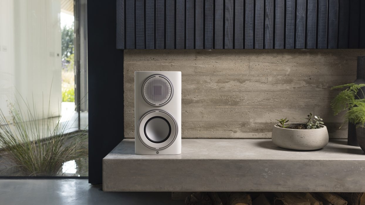 MA_Platinum_100_Lifestyle_White