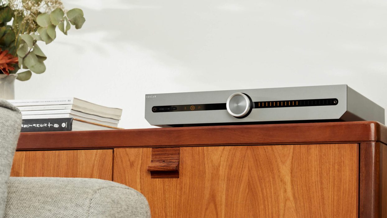 main-attessa-streaming-amplifier-product-lifestyle