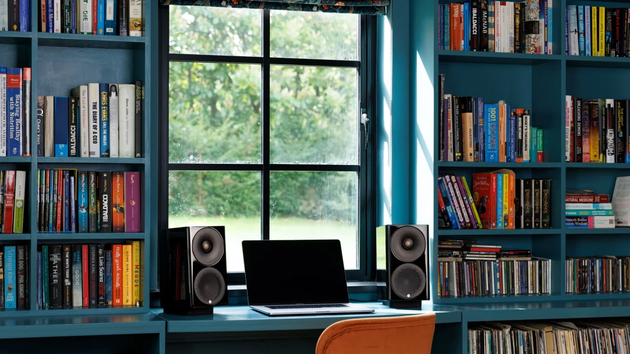 monitor-audio-radius-3-4g-desk-pad-lifestyle