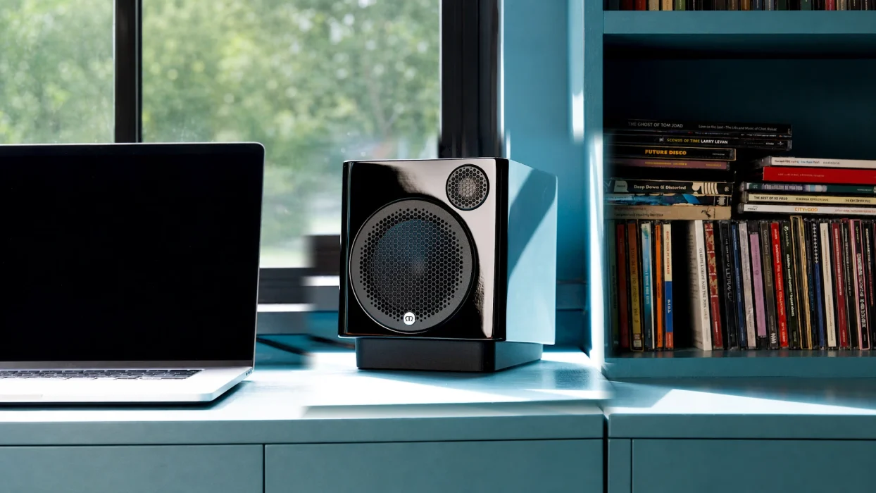 monitor-audio-radius-desk-pad-4g-lifestyle