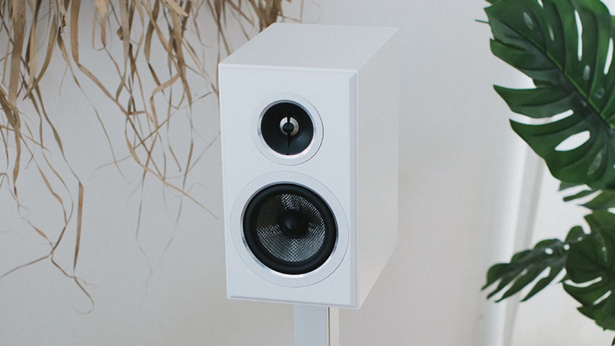 PSB_Imagine_B50_WHT_onStand_1024x512