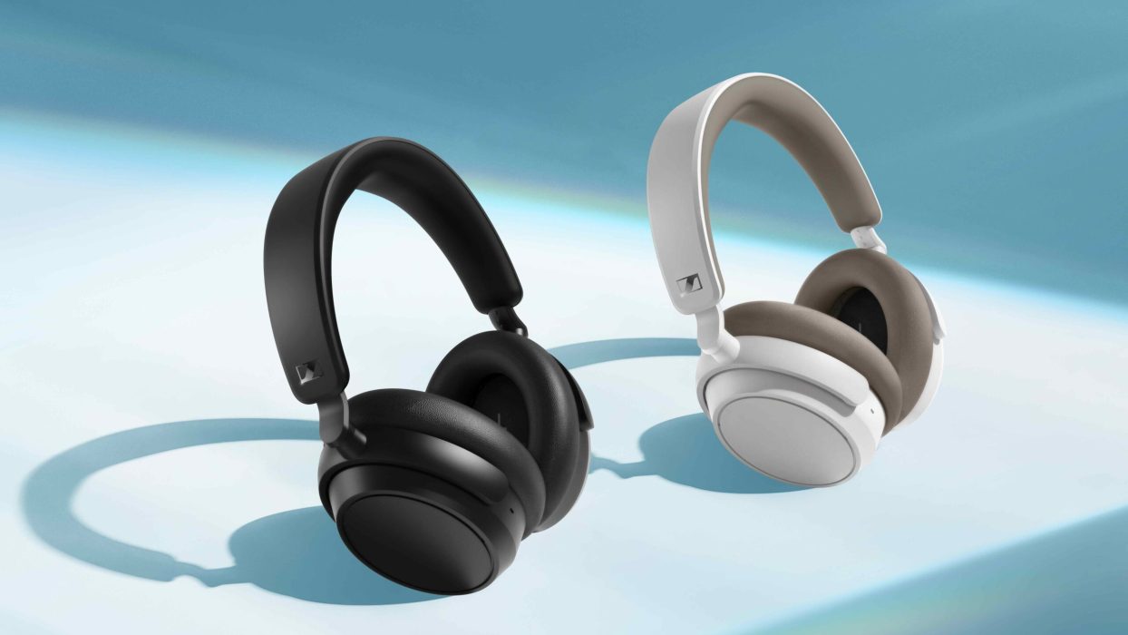 Sen_ACCENTUM_Plus_Black-White_CGI_All_Product copy