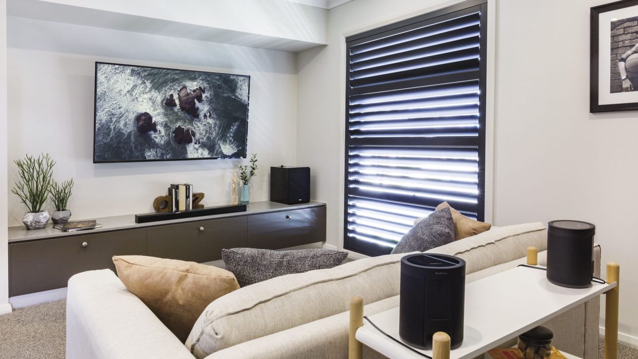 YMS4080NSW100WX021Lifestyle_UCAGBFTKLRPESV_d1c66c69ec9f1abd0bd49f28d2c7f88a